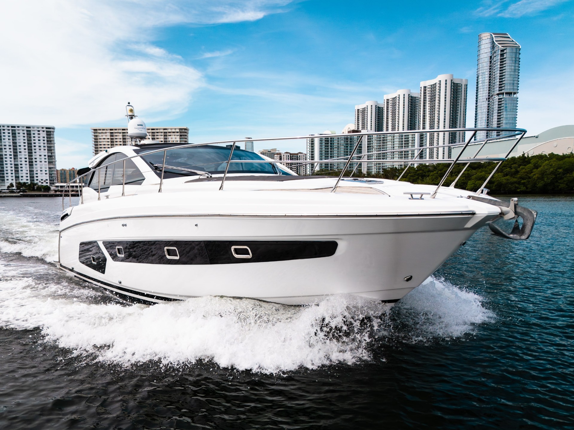 Yacht Photo 4